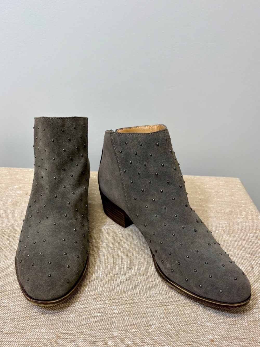 Lucky Brand Suede Studded Boots Gray Ankle Booties Sz 8M